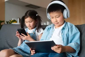 Gadget Tidak Selamanya Berdampak Buruk Pada Anak. Begini Alasannya!