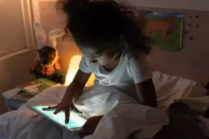 Pentingnya Pengawasan Orang Tua Dalam Menjaga Keamanan Data Anak di Internet