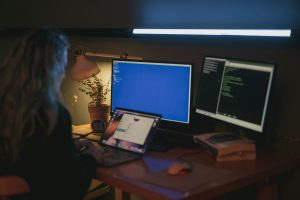Bahaya Cyberattack pada Bisnis: Bagaimana Mengatasi Ancaman Ini?